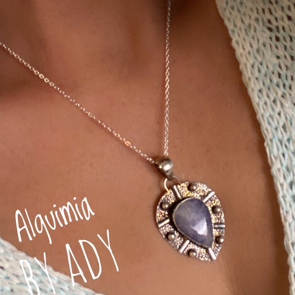 Alquimia Jewelry - Sterling silver Big blue sapphire drop medallion pen necklace